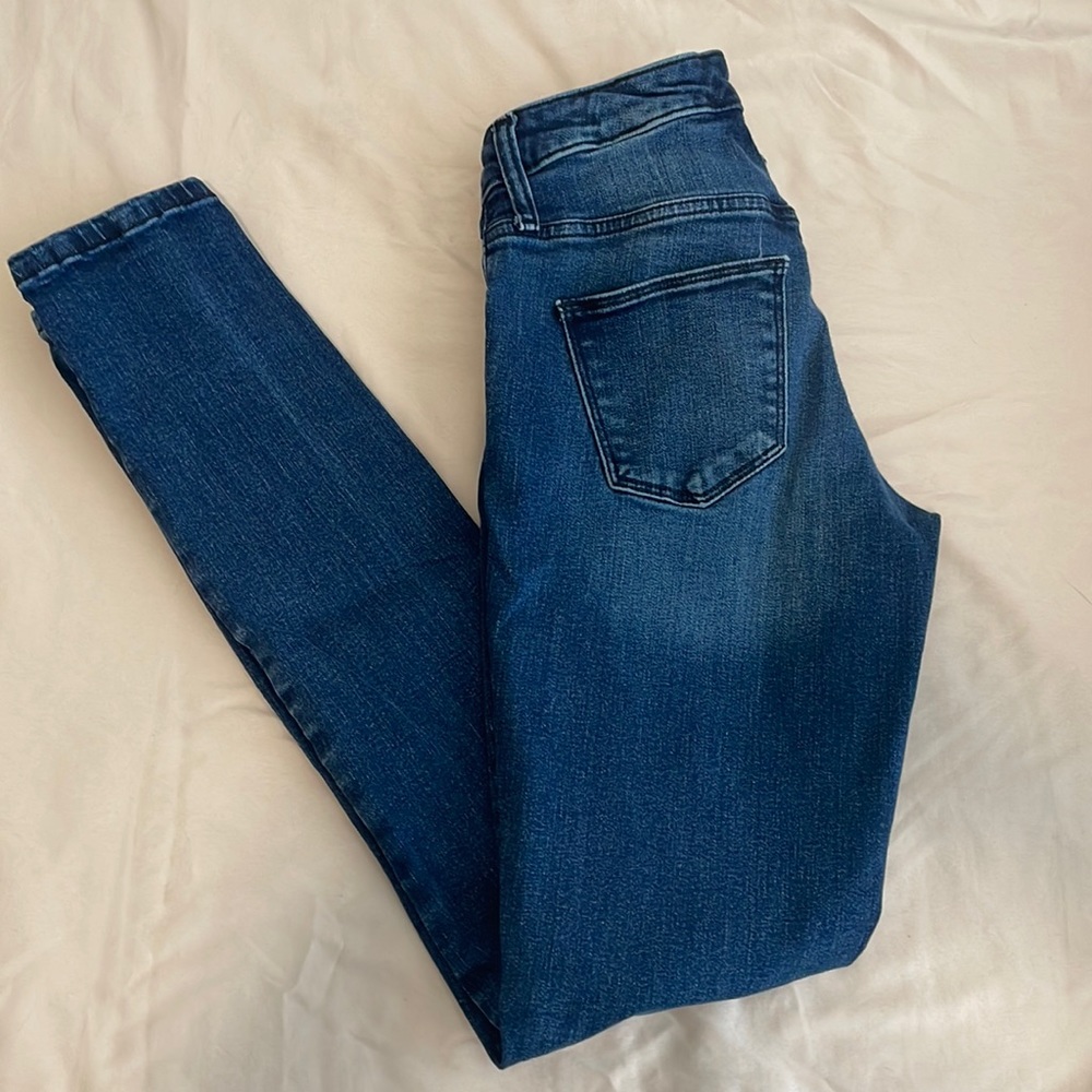 Universal Thread High Rise Skinny Jeans Dark Wash size 00/24R